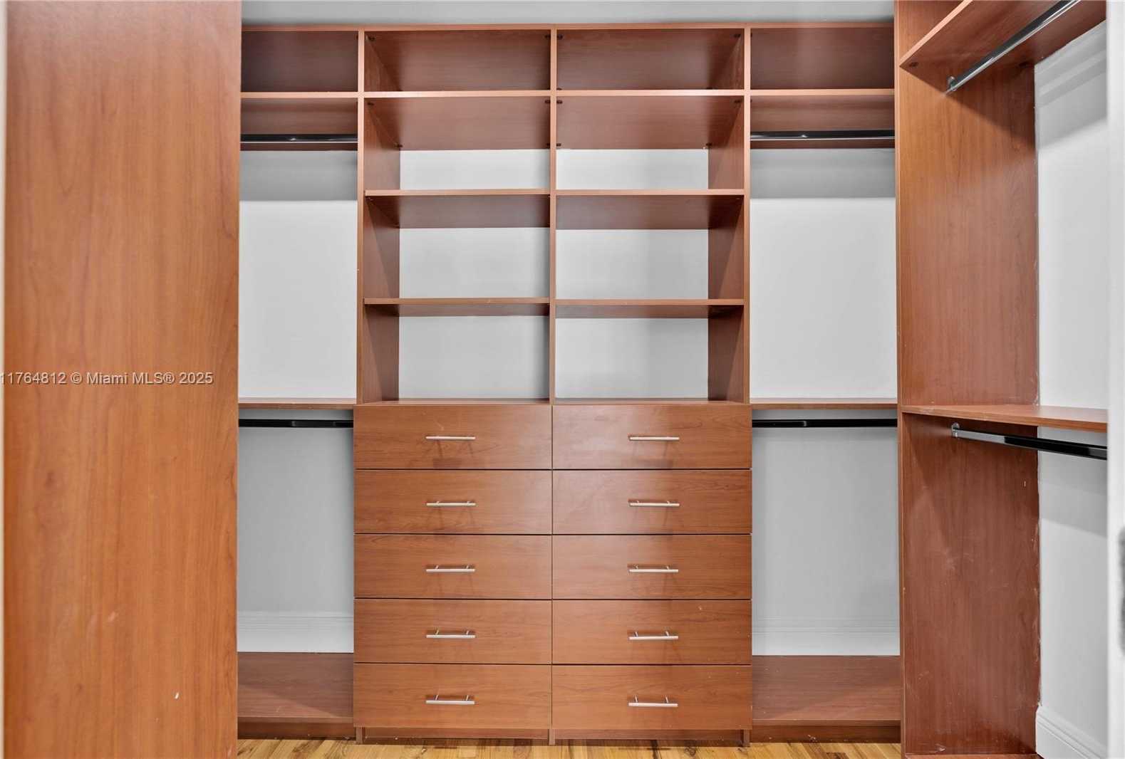 Small Image of 600 GRAPETREE DR #8CS, Key Biscayne Number 23