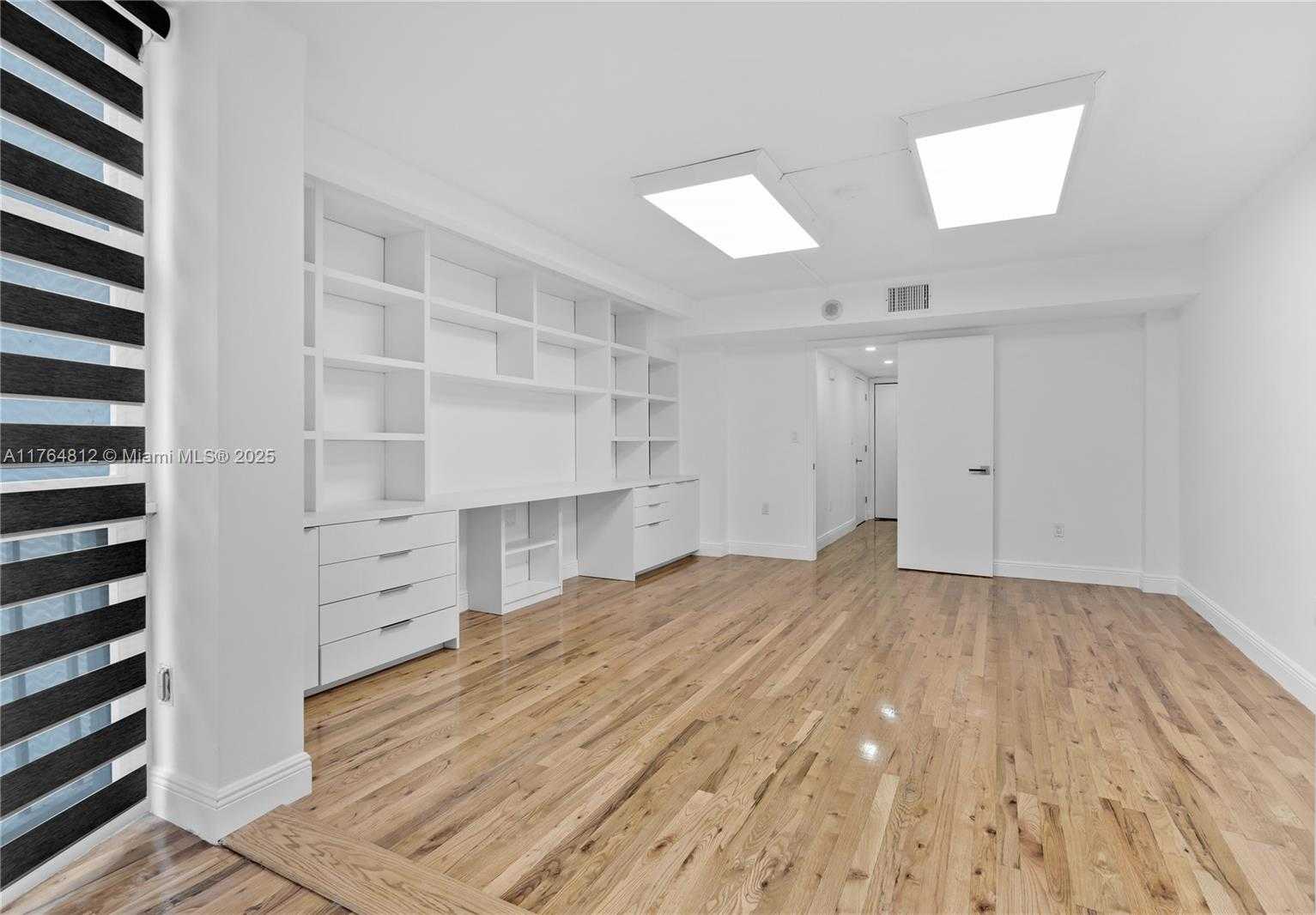 Small Image of 600 GRAPETREE DR #8CS, Key Biscayne Number 25