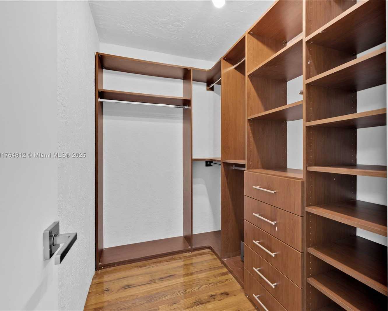 Small Image of 600 GRAPETREE DR #8CS, Key Biscayne Number 27