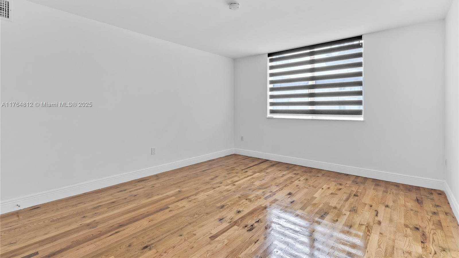 Small Image of 600 GRAPETREE DR #8CS, Key Biscayne Number 30