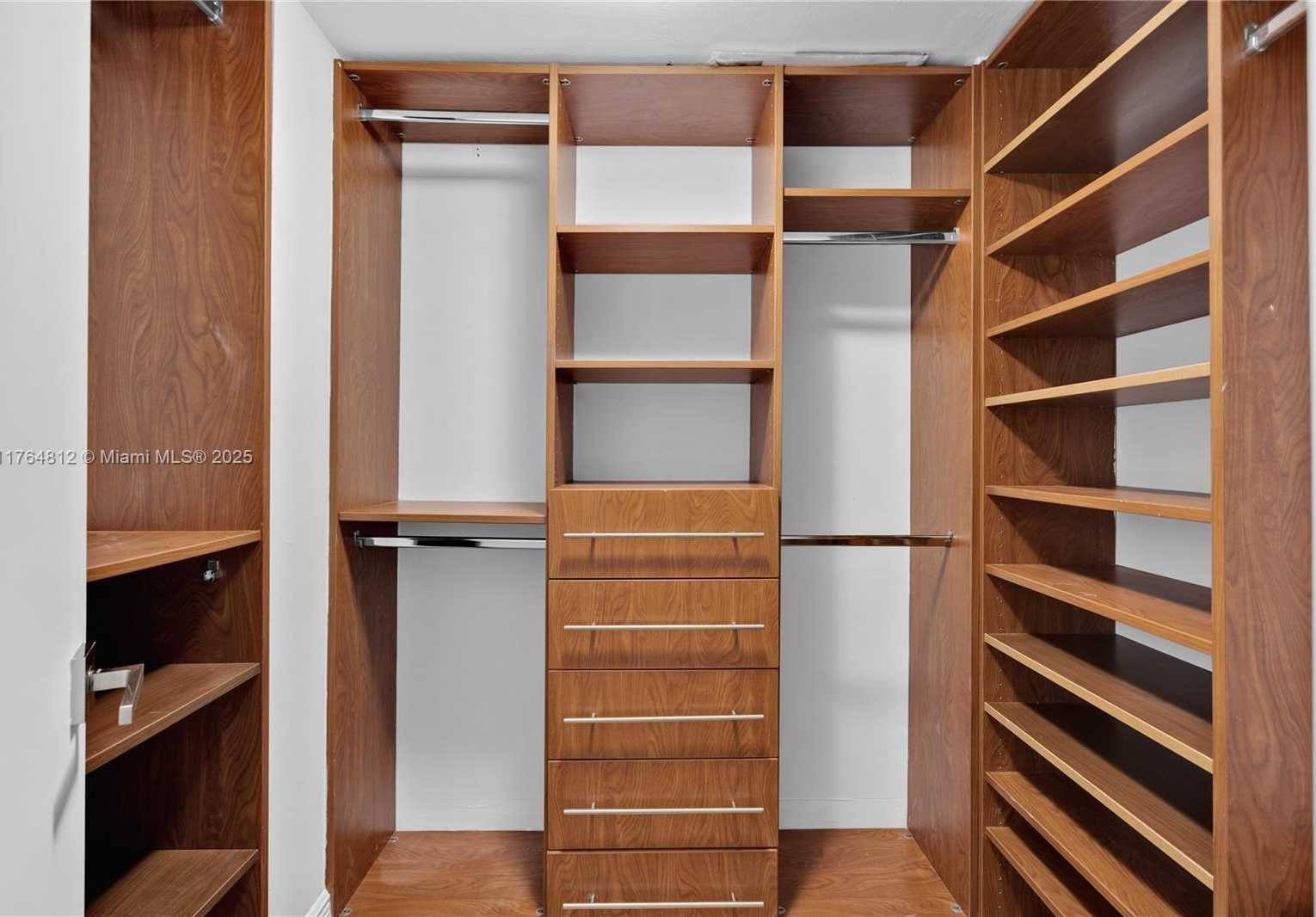 Small Image of 600 GRAPETREE DR #8CS, Key Biscayne Number 31