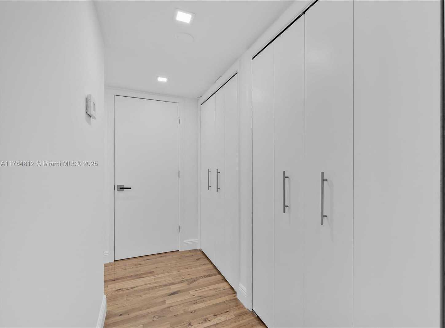 Small Image of 600 GRAPETREE DR #8CS, Key Biscayne Number 37