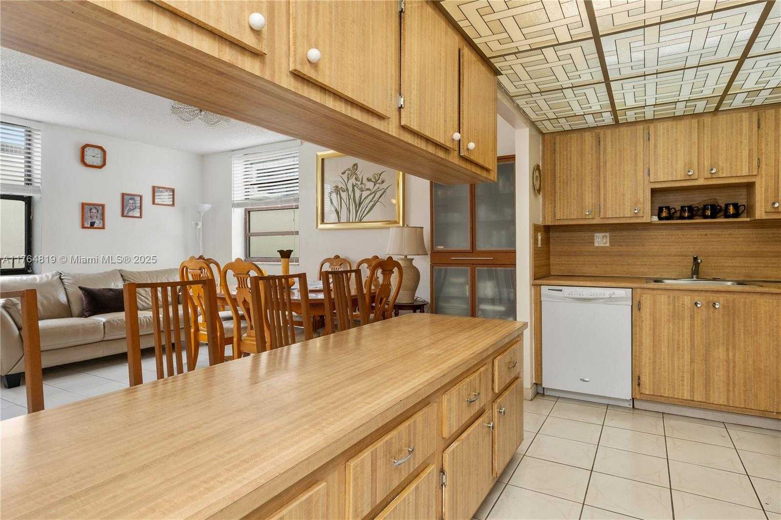 Small Image of 20401 NORTH EAST 30TH AVE #416-8, Aventura Number 13