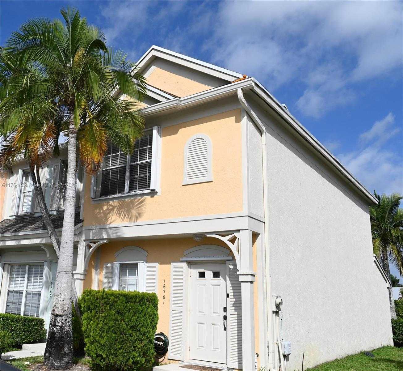 Small Image of 16761 HEMINGWAY DR #16761, Weston Number 2