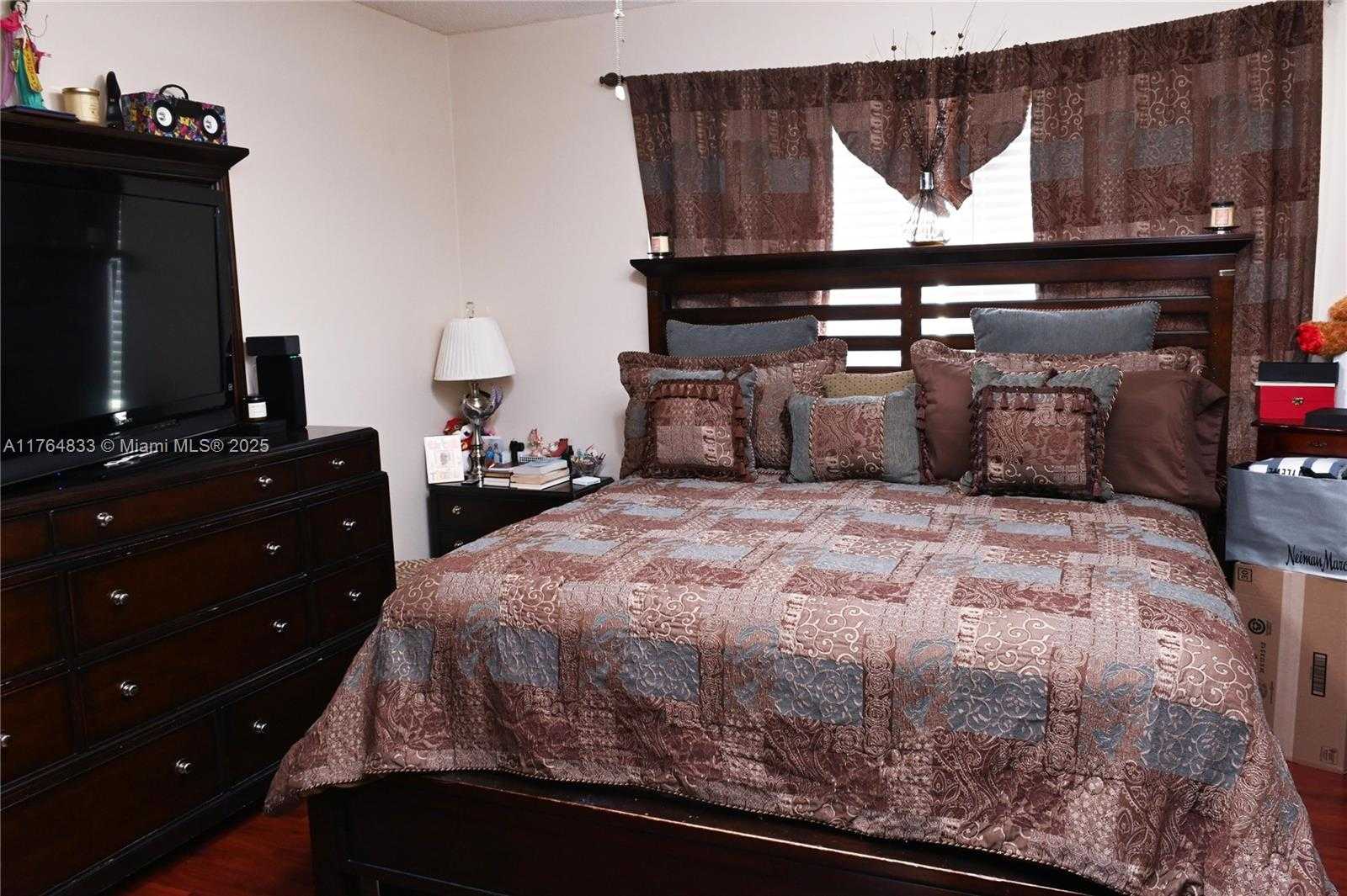 Small Image of 16761 HEMINGWAY DR #16761, Weston Number 21