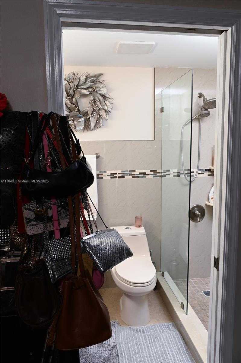 Small Image of 16761 HEMINGWAY DR #16761, Weston Number 22
