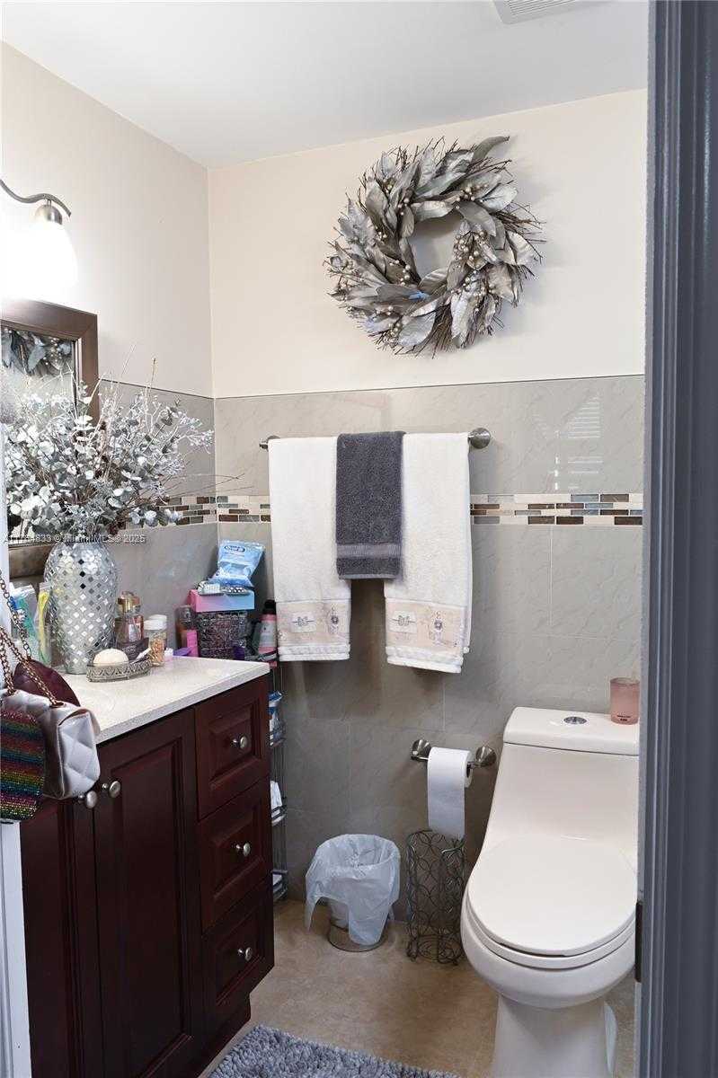 Small Image of 16761 HEMINGWAY DR #16761, Weston Number 23