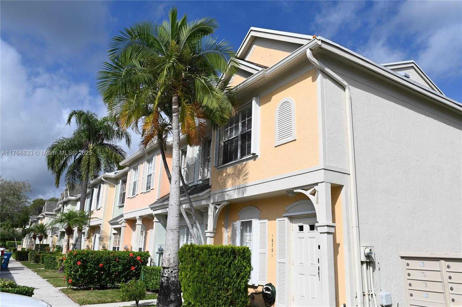 Small Image of 16761 HEMINGWAY DR #16761, Weston Number 3