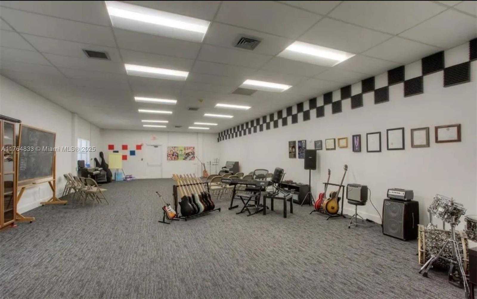 Small Image of 16761 HEMINGWAY DR #16761, Weston Number 32