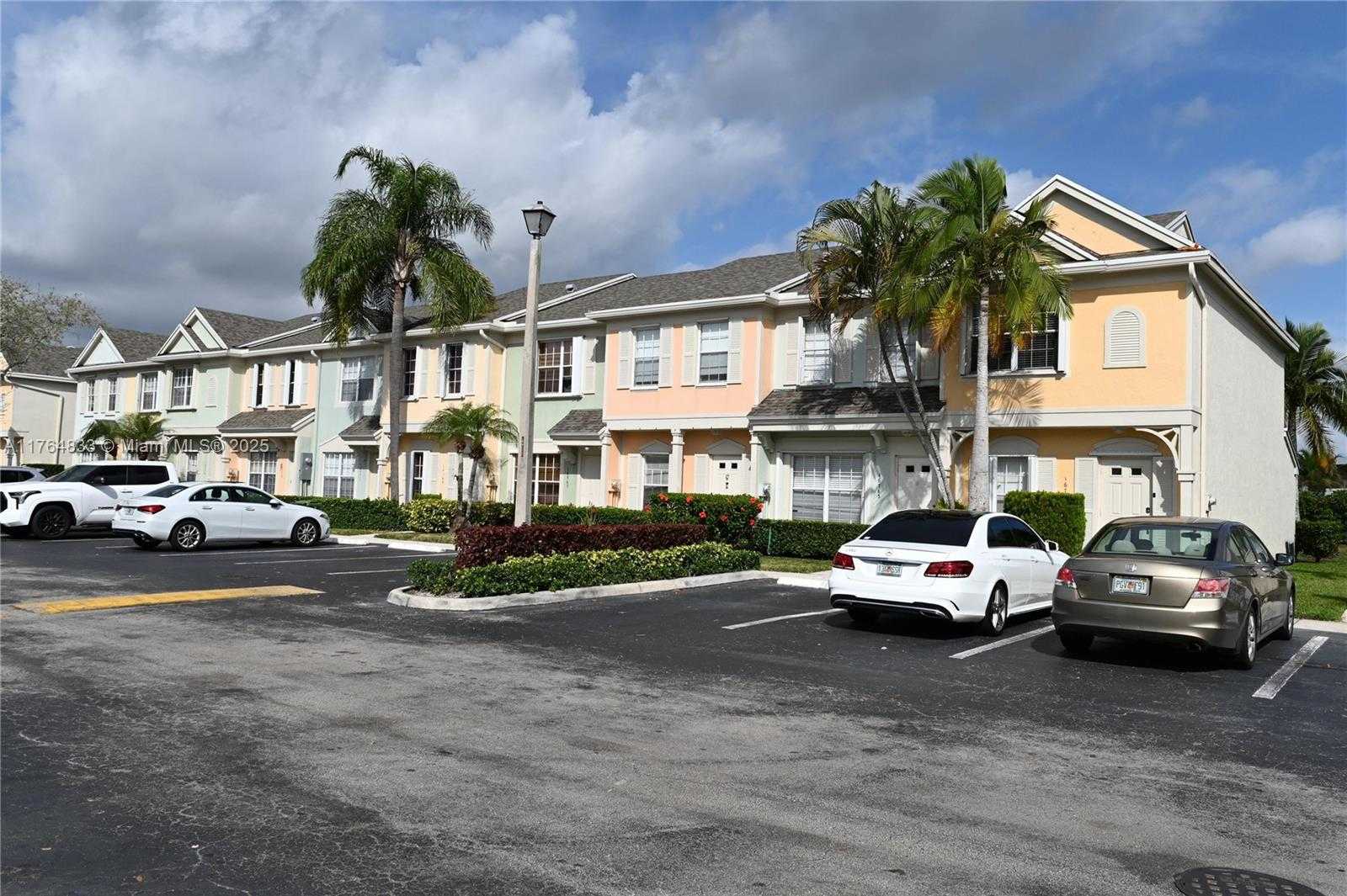 Small Image of 16761 HEMINGWAY DR #16761, Weston Number 8