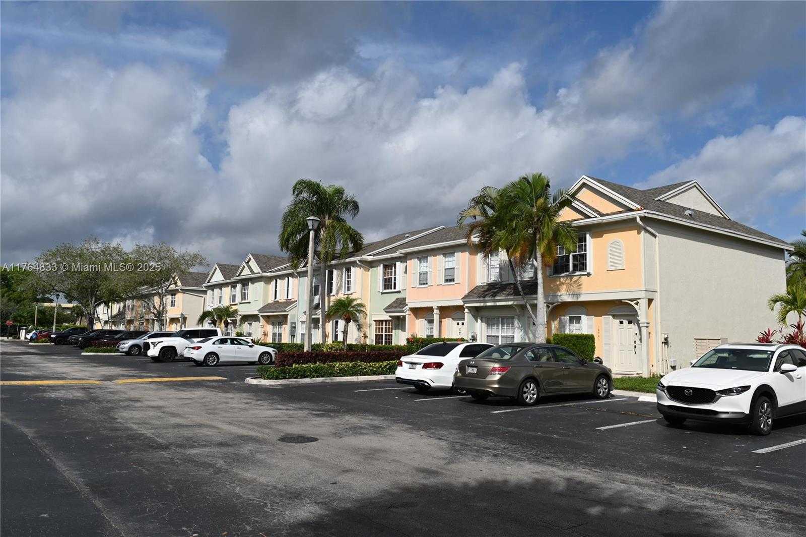 Small Image of 16761 HEMINGWAY DR #16761, Weston Number 9