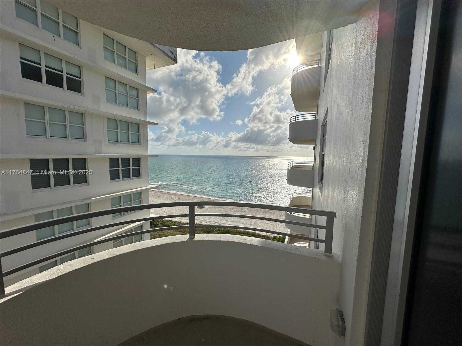 Small Image of 5555 COLLINS AVE #15C, Miami Beach Number 2