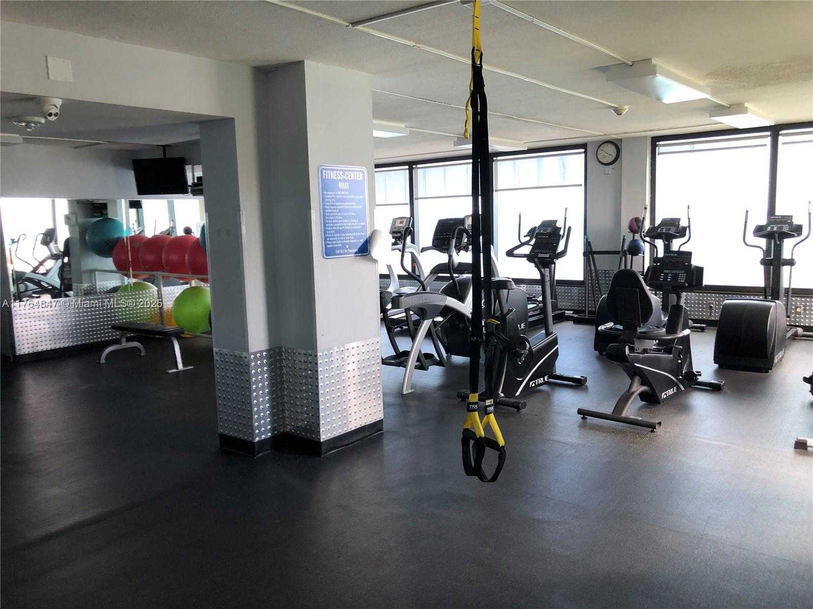 Small Image of 5555 COLLINS AVE #15C, Miami Beach Number 21