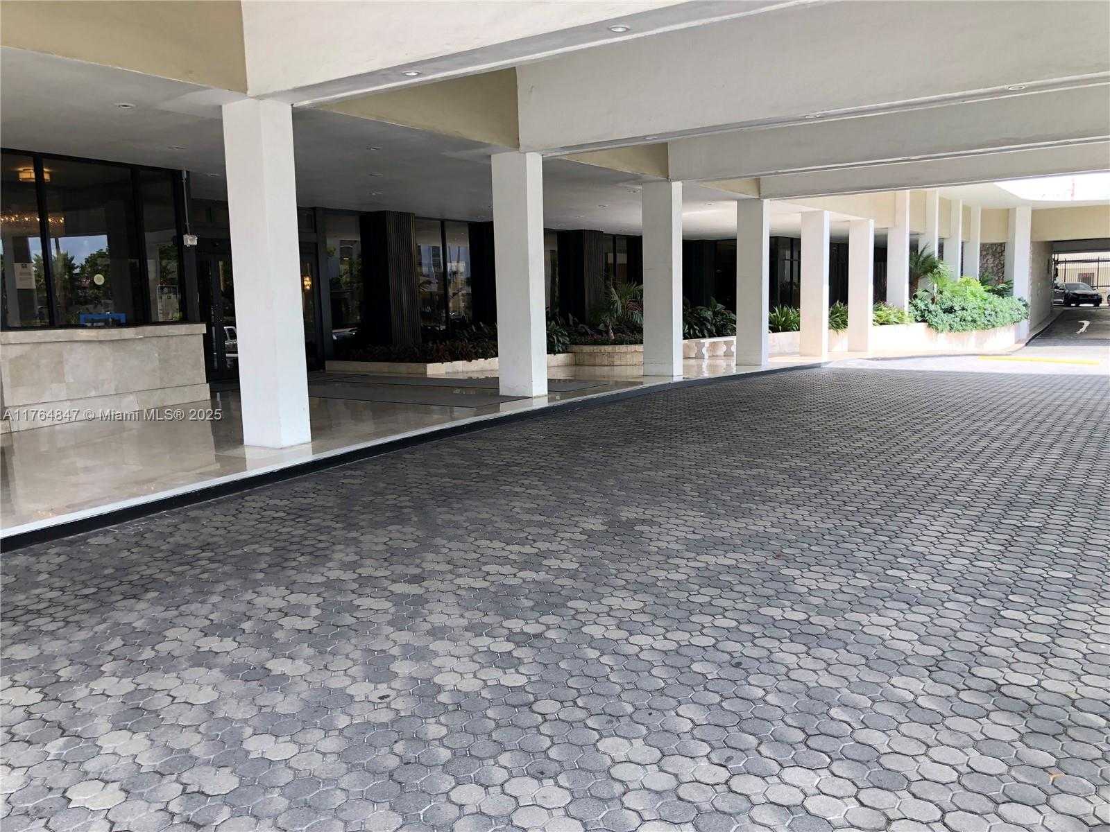 Small Image of 5555 COLLINS AVE #15C, Miami Beach Number 22
