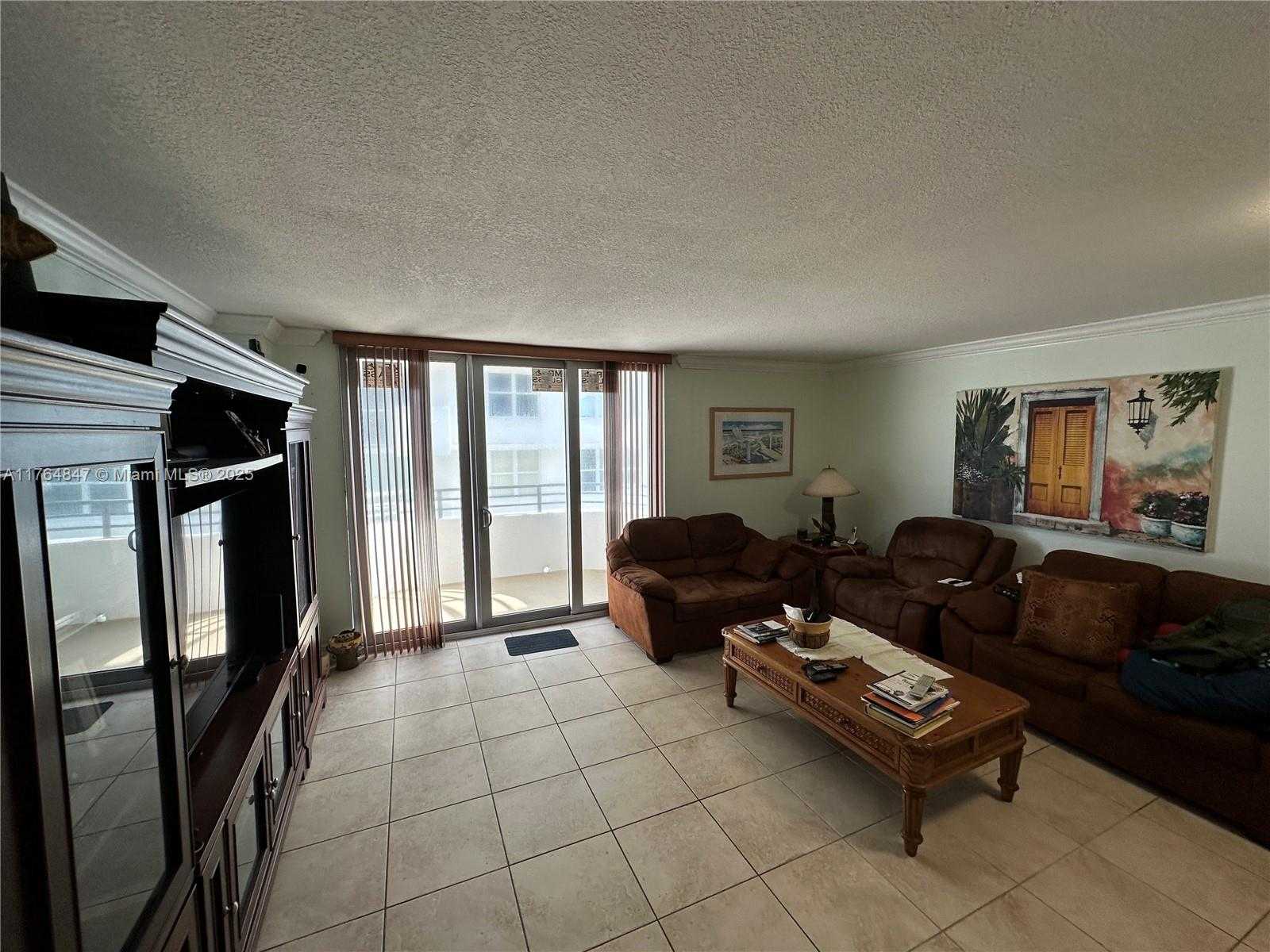 Small Image of 5555 COLLINS AVE #15C, Miami Beach Number 3