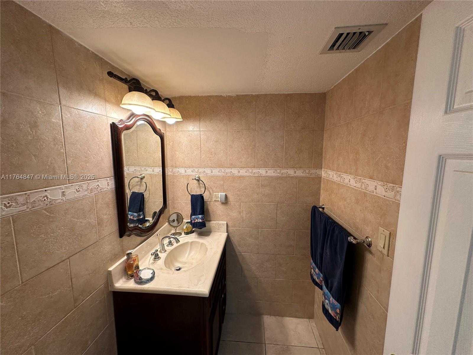 Small Image of 5555 COLLINS AVE #15C, Miami Beach Number 5