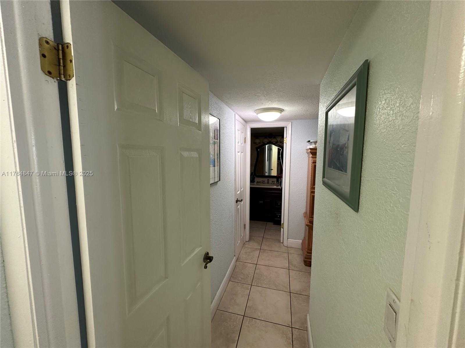 Small Image of 5555 COLLINS AVE #15C, Miami Beach Number 6