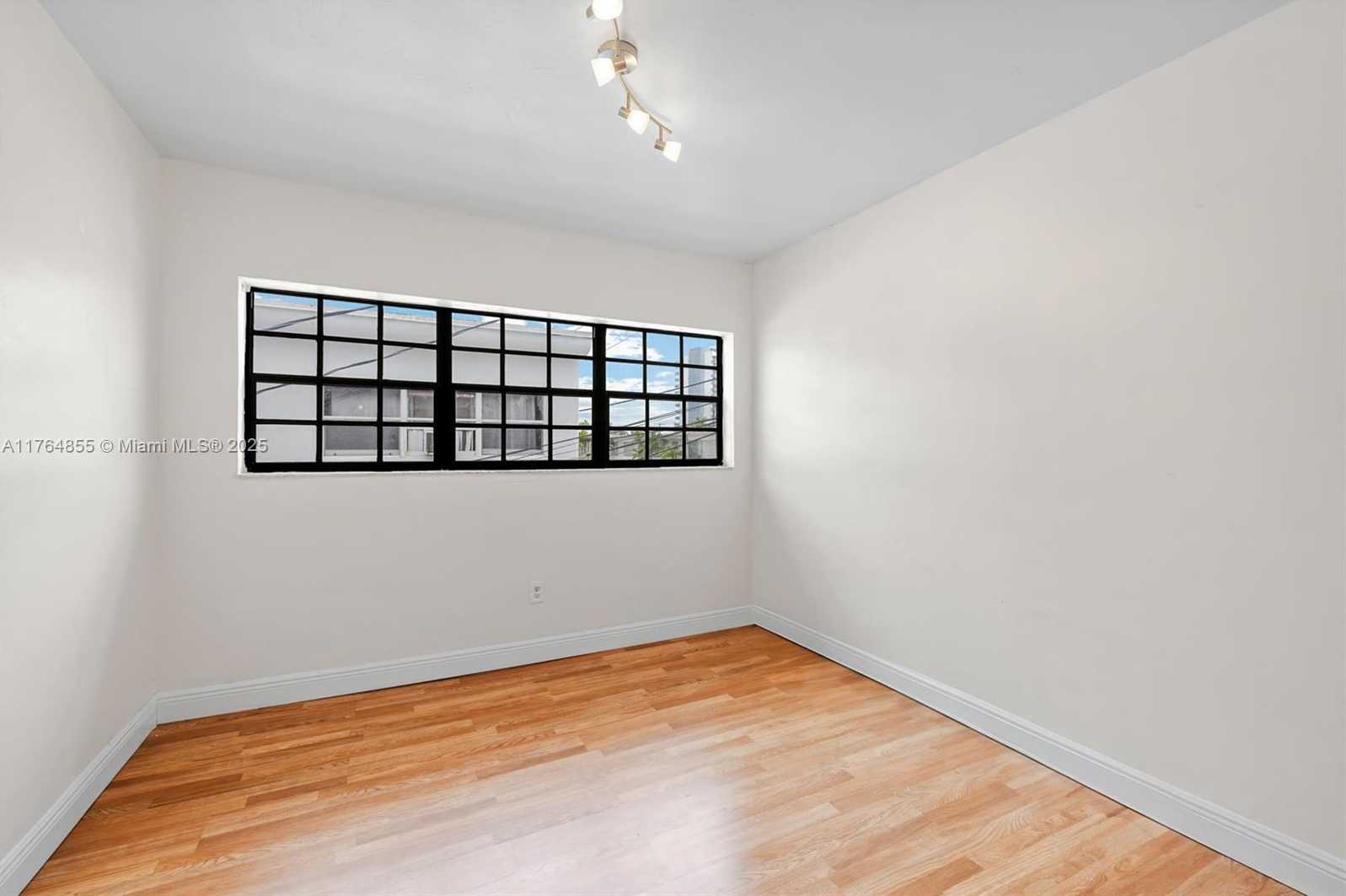 Small Image of 7270 GARY AVE, Miami Beach Number 12