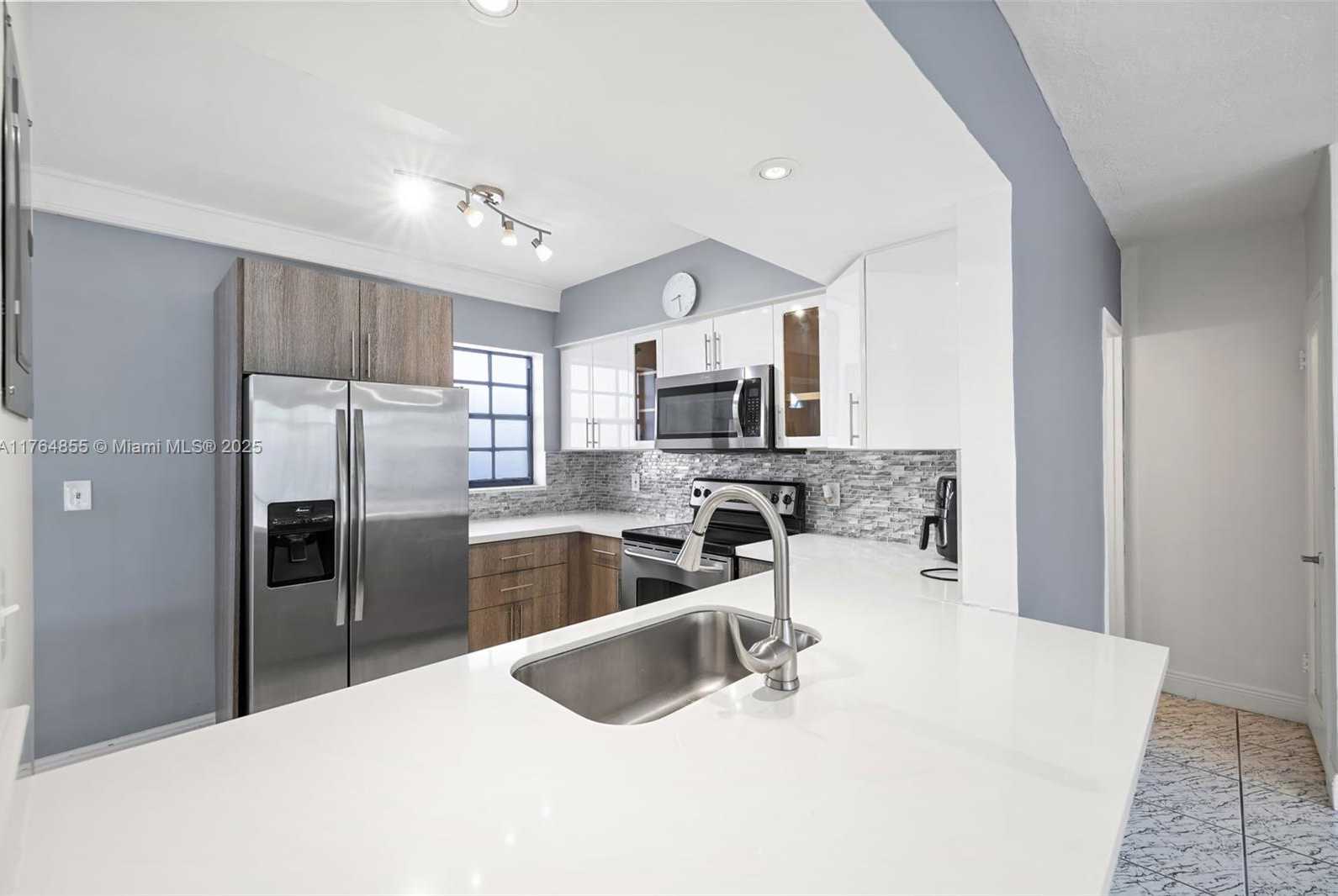 Small Image of 7270 GARY AVE, Miami Beach Number 4