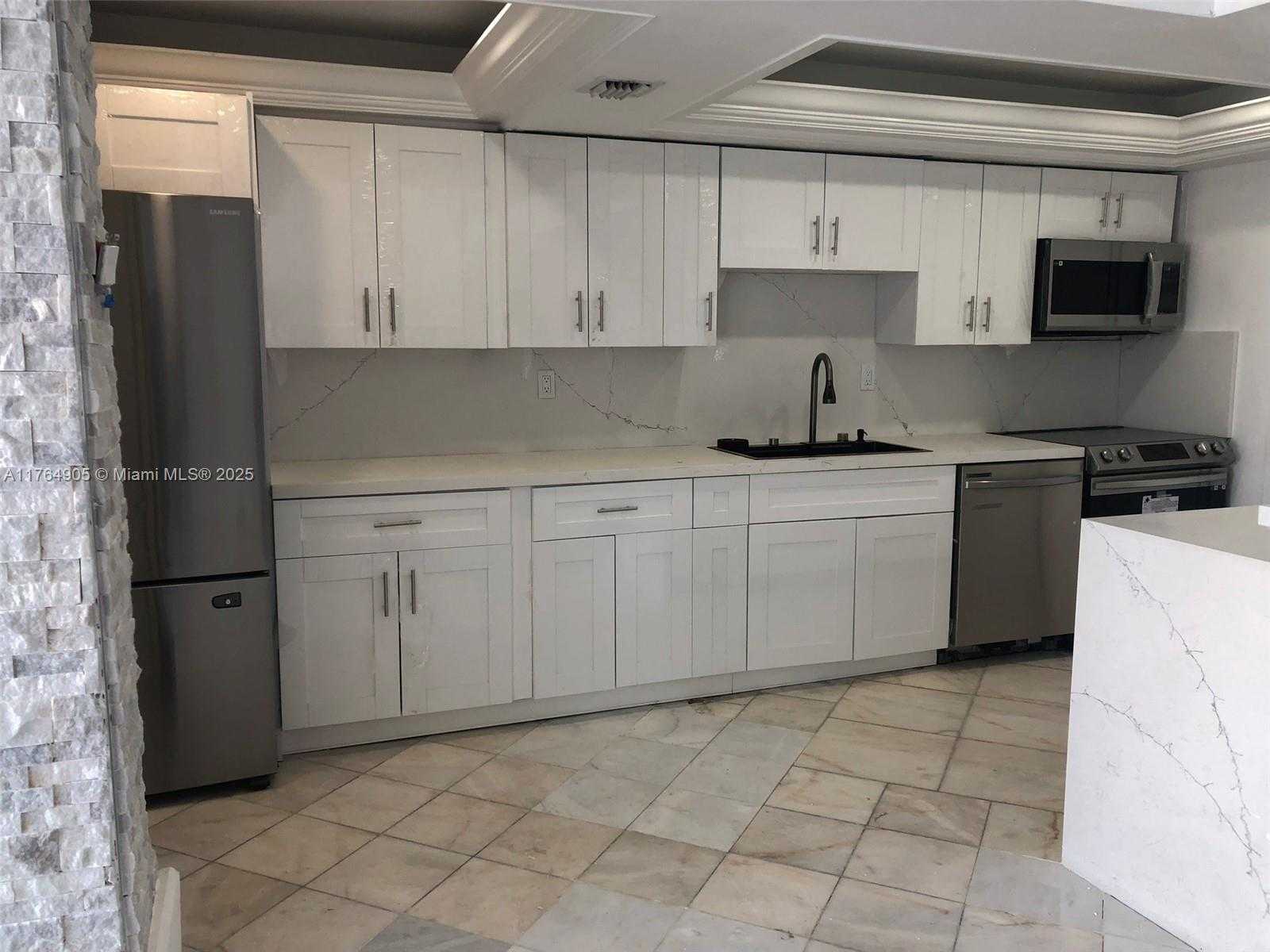 Small Image of 18041 BISCAYNE BLVD #PH02, Aventura Number 2