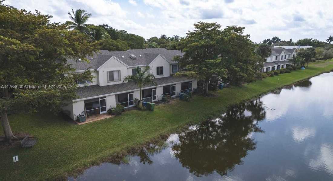 Small Image of 201 MALLORY CT #201, Weston Number 3