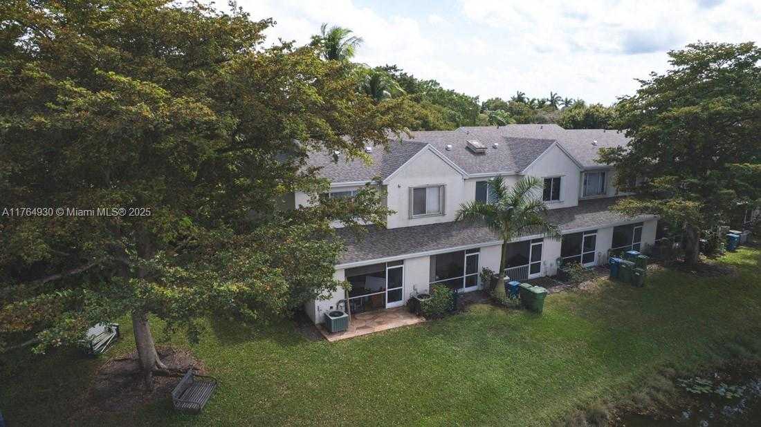 Small Image of 201 MALLORY CT #201, Weston Number 4