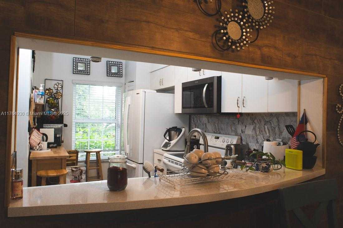 Small Image of 201 MALLORY CT #201, Weston Number 6