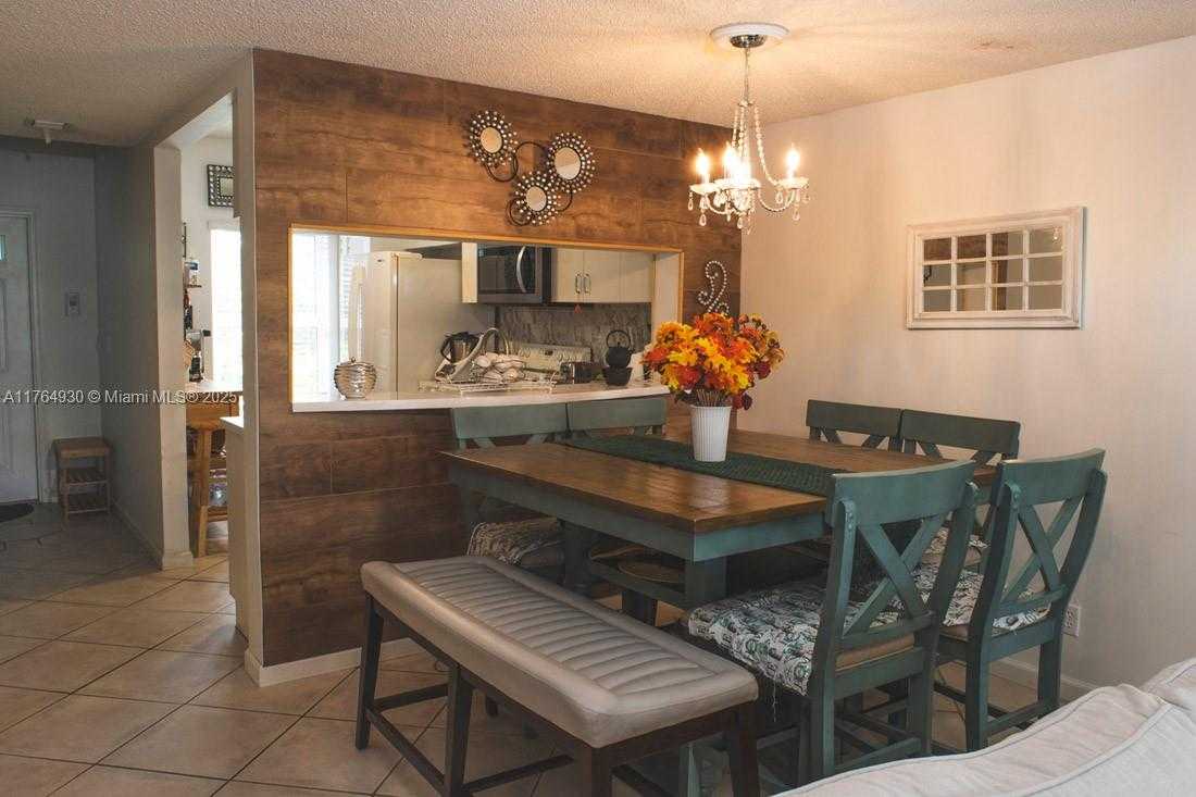Small Image of 201 MALLORY CT #201, Weston Number 7