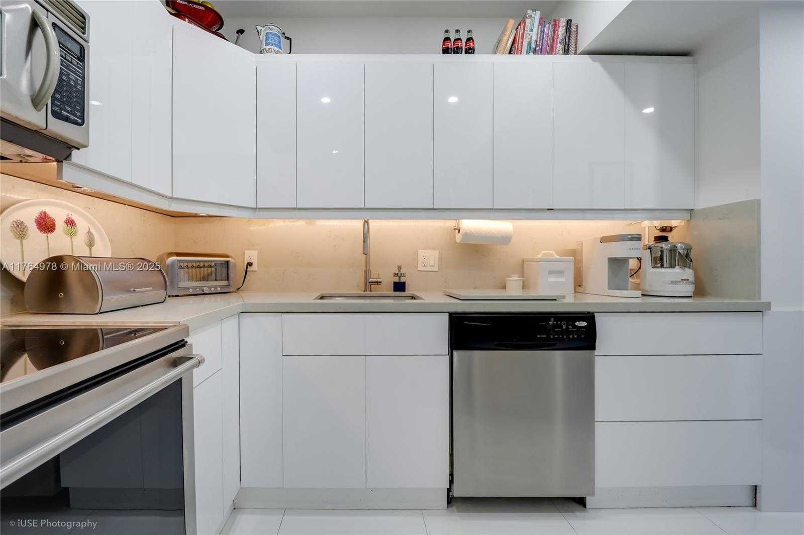Small Image of 800 WEST AVE #PH43, Miami Beach Number 9