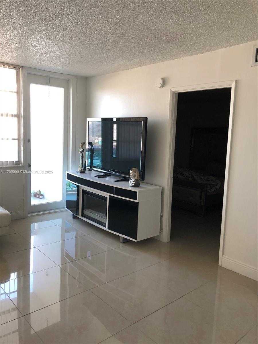 Small Image of 6770 #11C, Miami Beach Number 12
