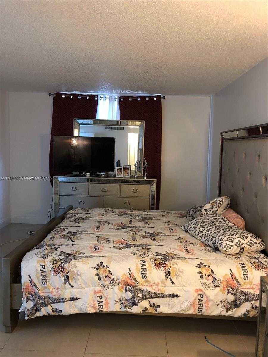 Small Image of 6770 #11C, Miami Beach Number 14