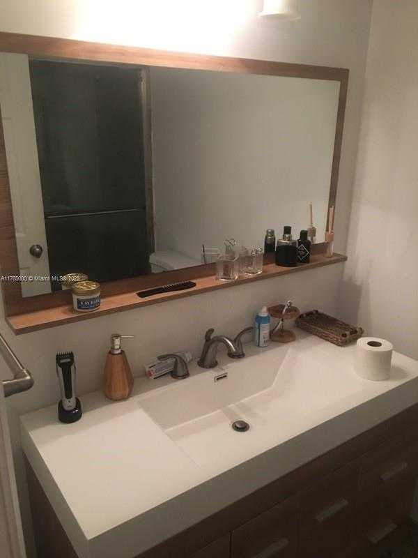Small Image of 6770 #11C, Miami Beach Number 17