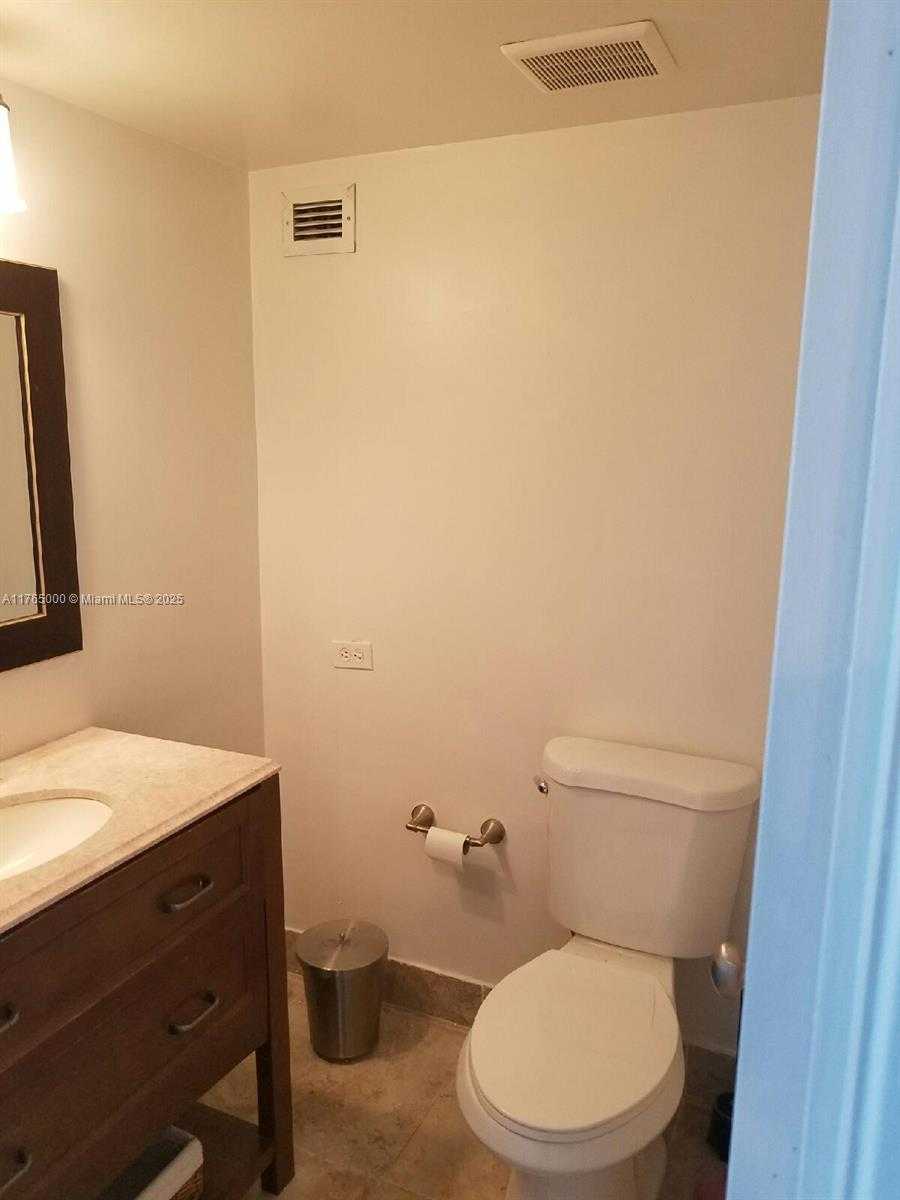Small Image of 6770 #11C, Miami Beach Number 18