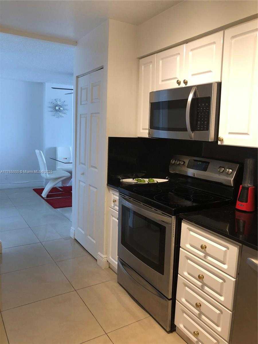 Small Image of 6770 #11C, Miami Beach Number 19