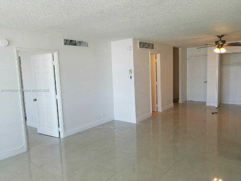 Small Image of 6770 #11C, Miami Beach Number 9