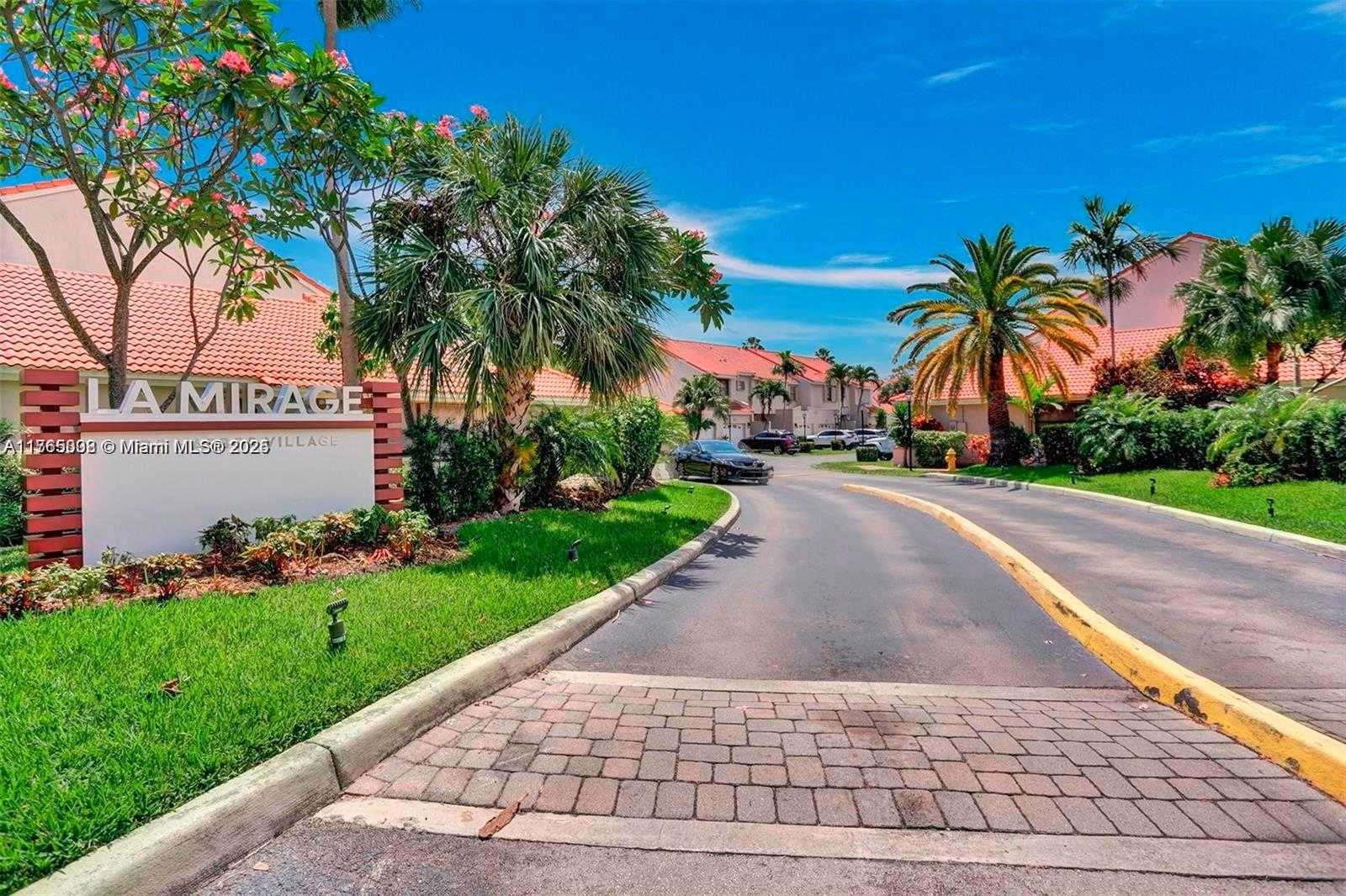 Small Image of Aventura Number 38