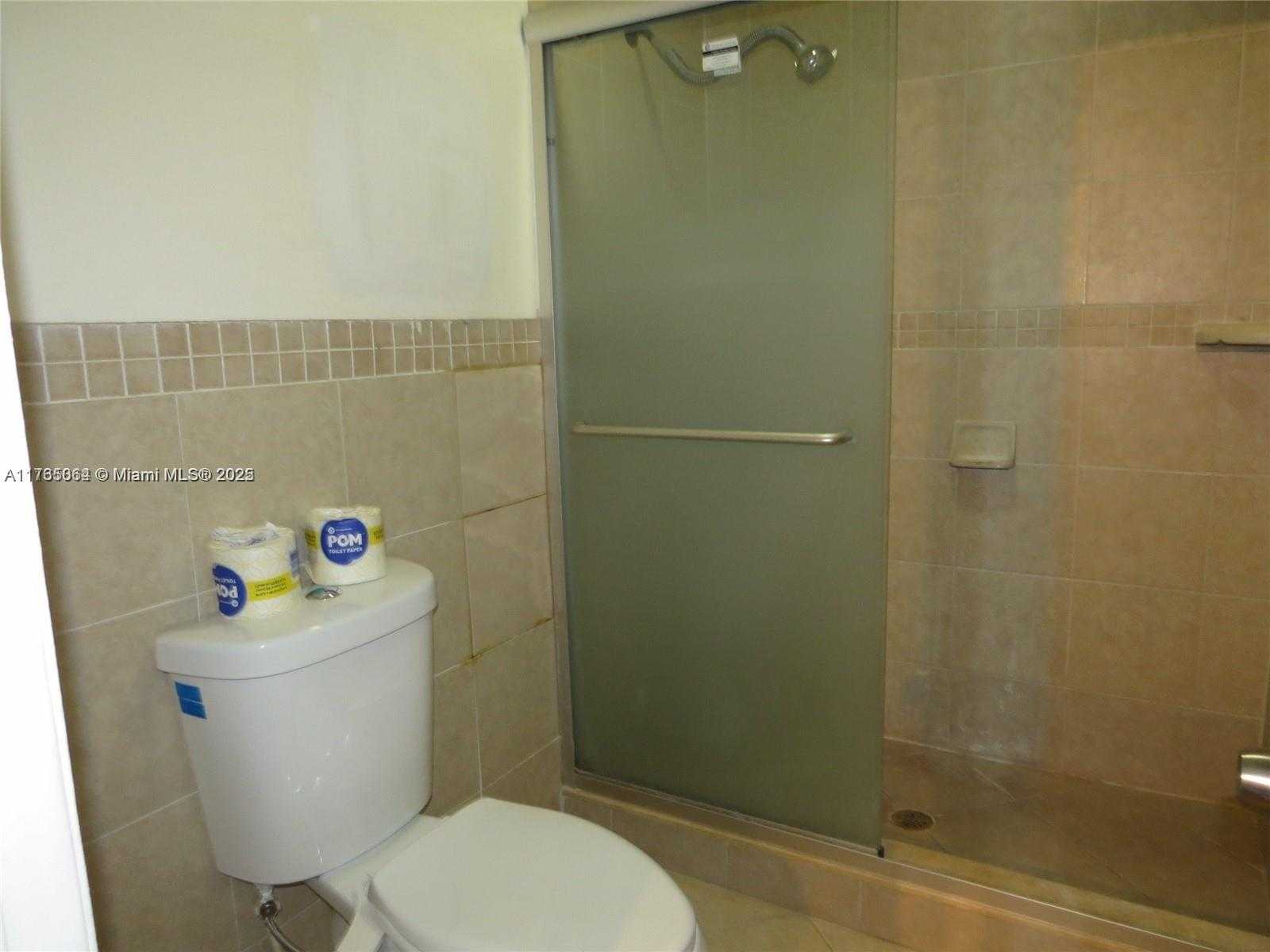 Small Image of 216 LAKESIDE CIR, Sunrise Number 11