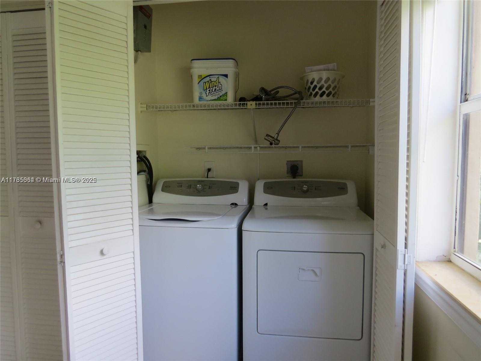 Small Image of 216 LAKESIDE CIR, Sunrise Number 14