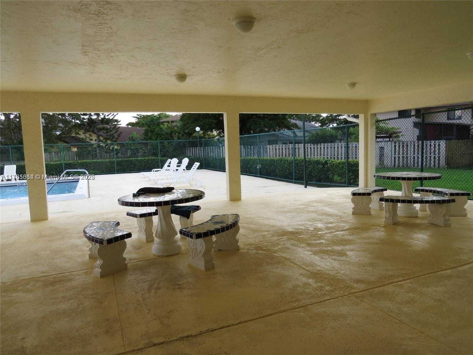 Small Image of 216 LAKESIDE CIR, Sunrise Number 16