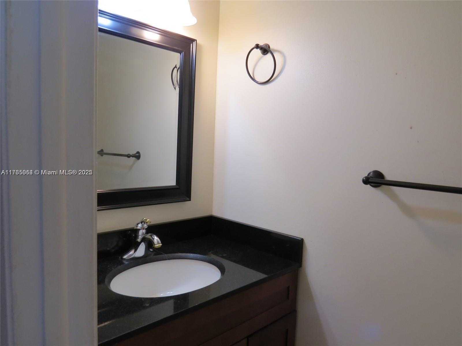 Small Image of 216 LAKESIDE CIR, Sunrise Number 7