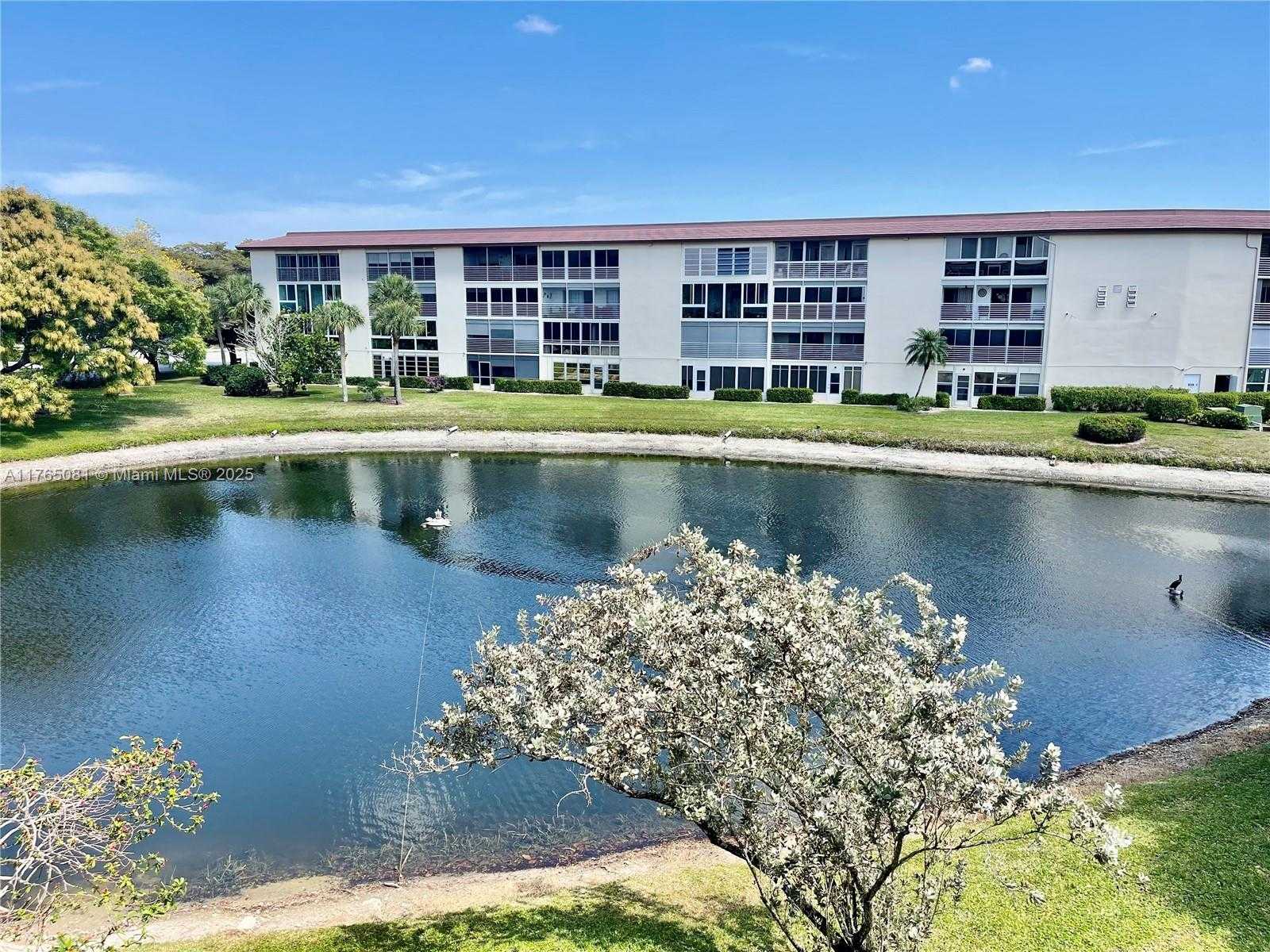 Small Image of 3005 PORTOFINO ISLE #F3, Coconut Creek Number 10