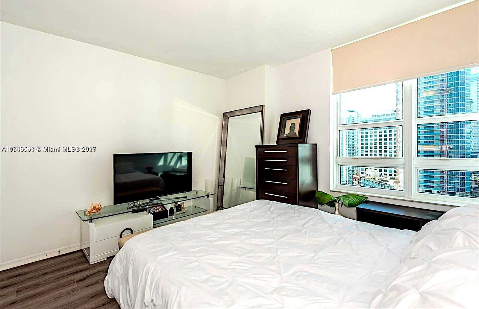 Small Image of 950 BRICKELL BAY DR #2909, Miami Number 12