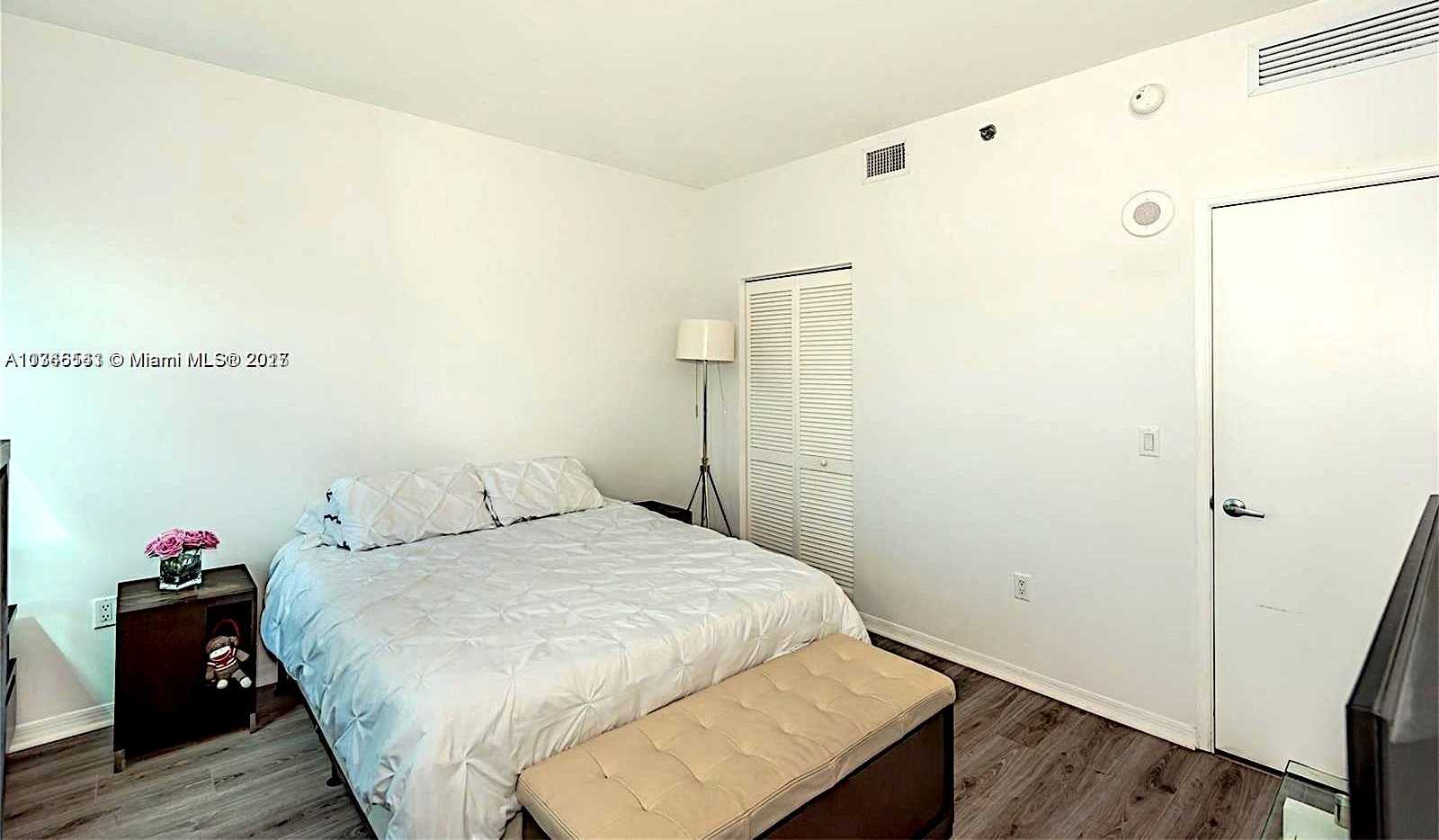 Small Image of 950 BRICKELL BAY DR #2909, Miami Number 14
