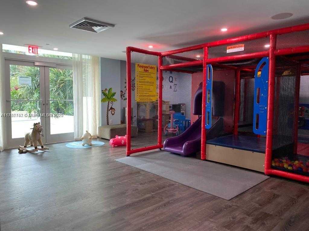 Small Image of 950 BRICKELL BAY DR #2909, Miami Number 25