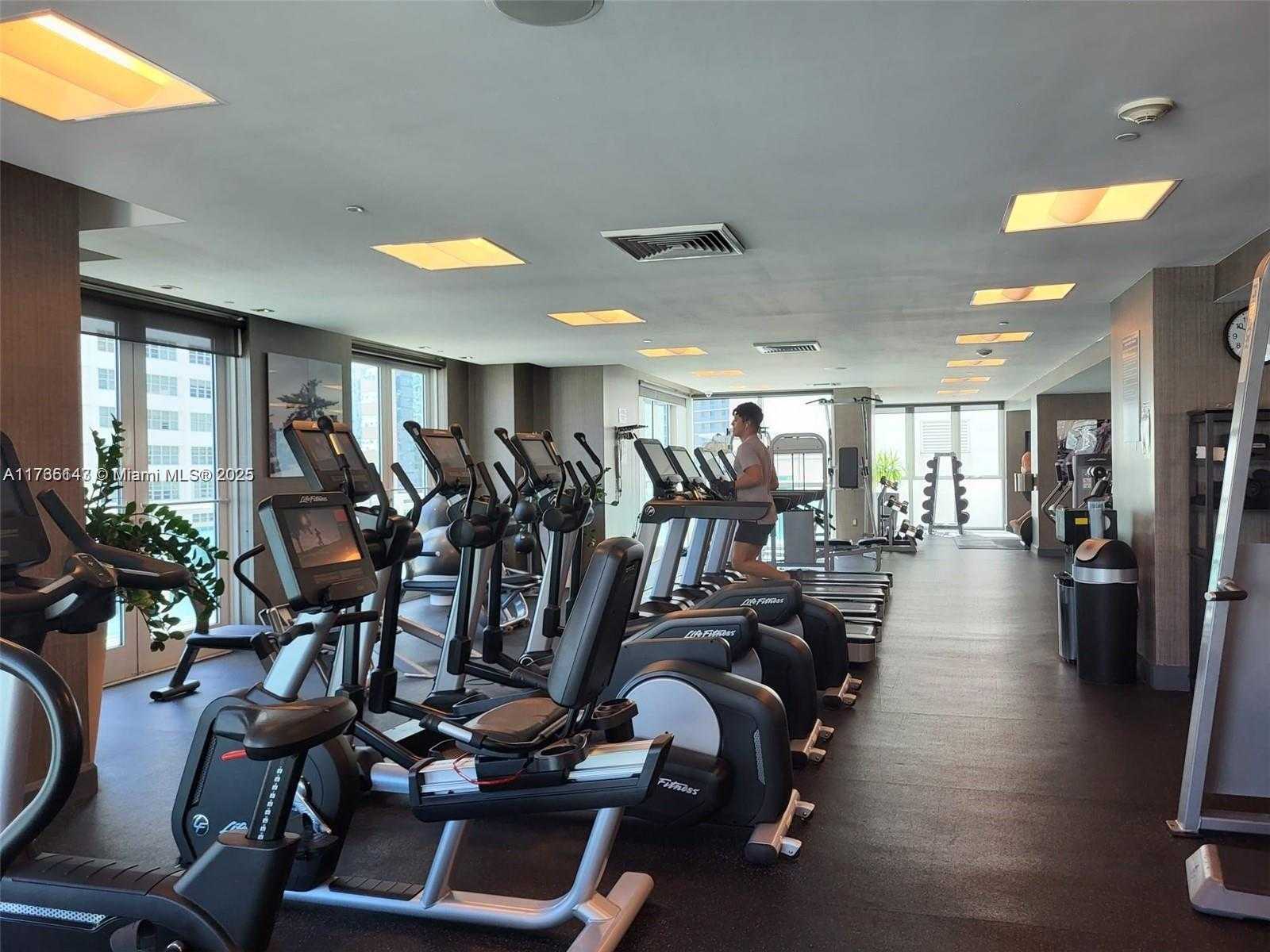 Small Image of 950 BRICKELL BAY DR #2909, Miami Number 28