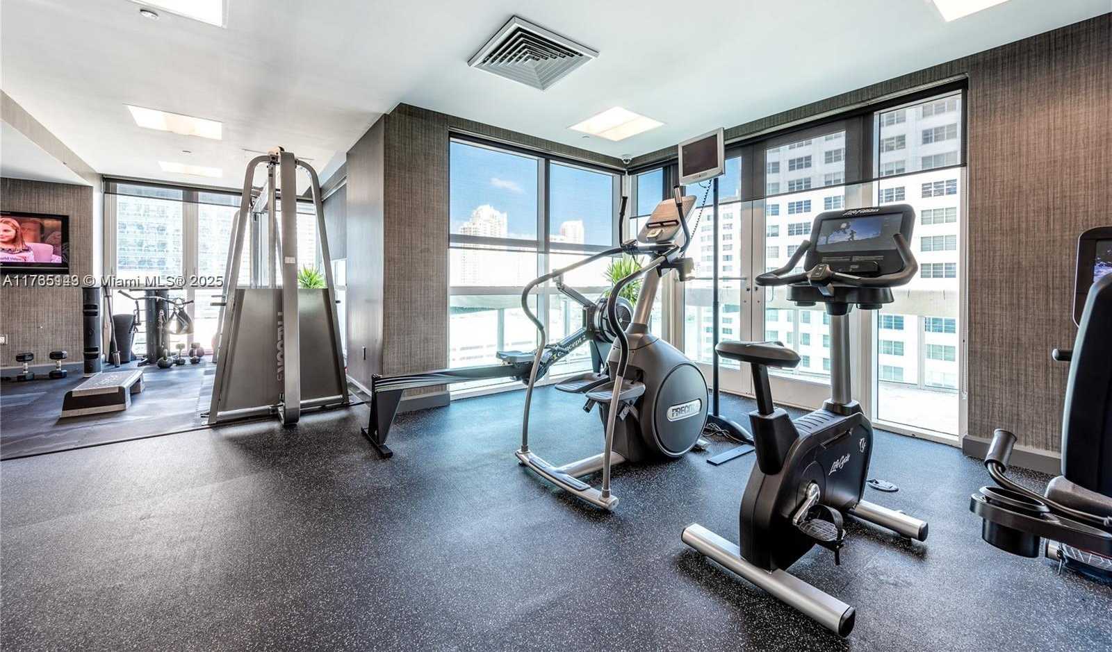 Small Image of 950 BRICKELL BAY DR #2909, Miami Number 32