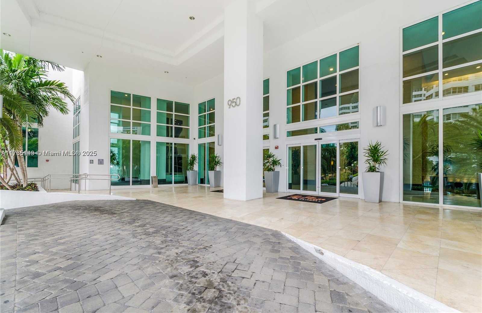 Small Image of 950 BRICKELL BAY DR #2909, Miami Number 34