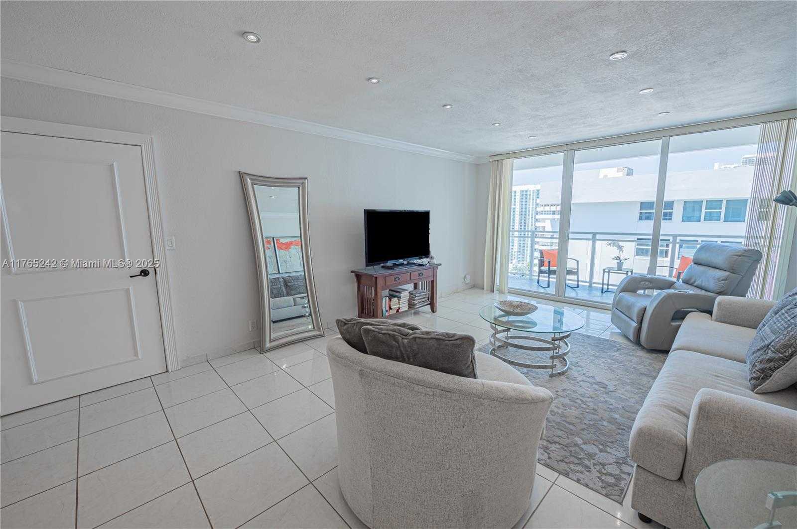 Small Image of 2030 SOUTH OCEAN DR #2204, Hallandale Beach Number 15