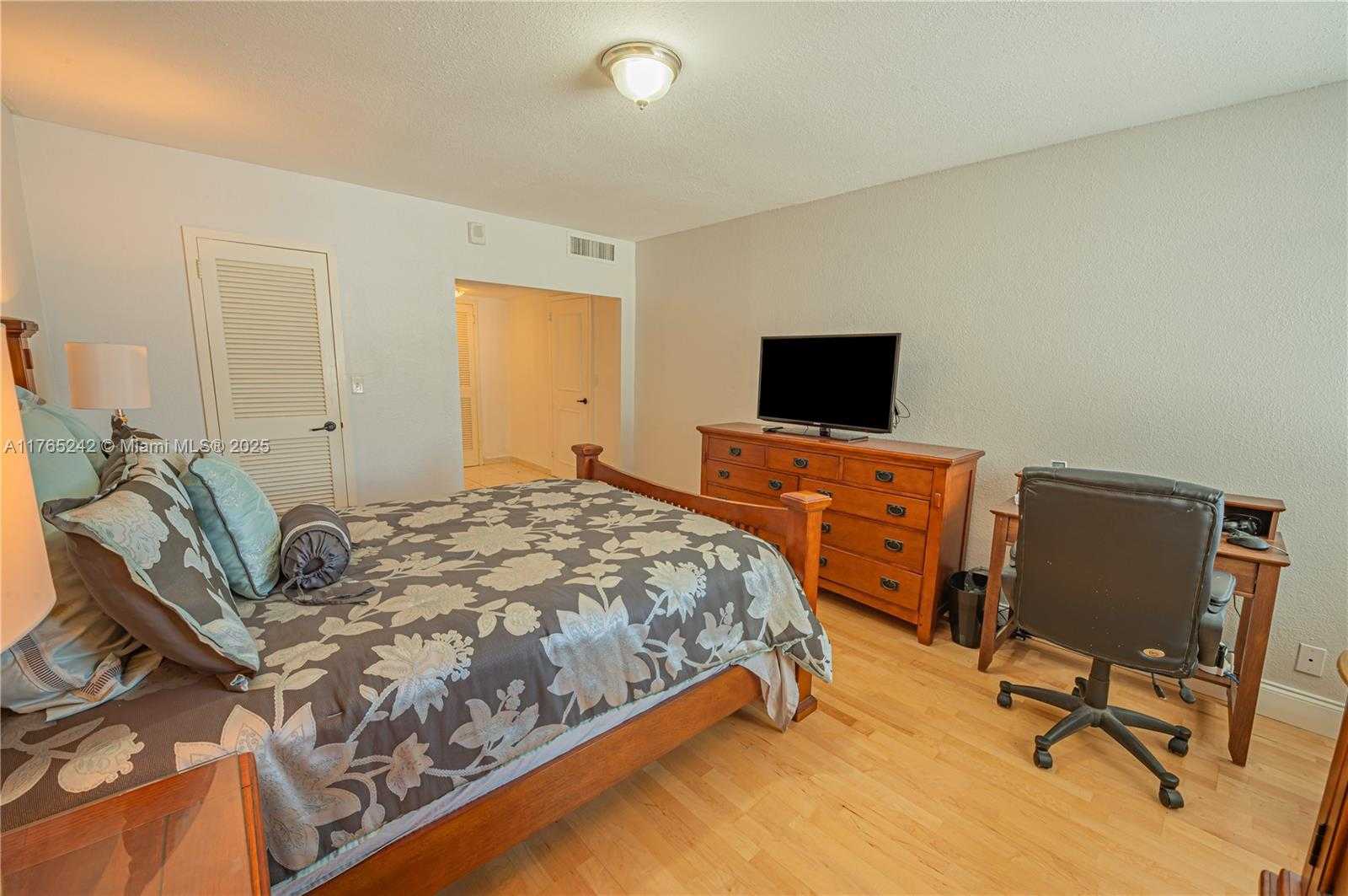 Small Image of 2030 SOUTH OCEAN DR #2204, Hallandale Beach Number 43