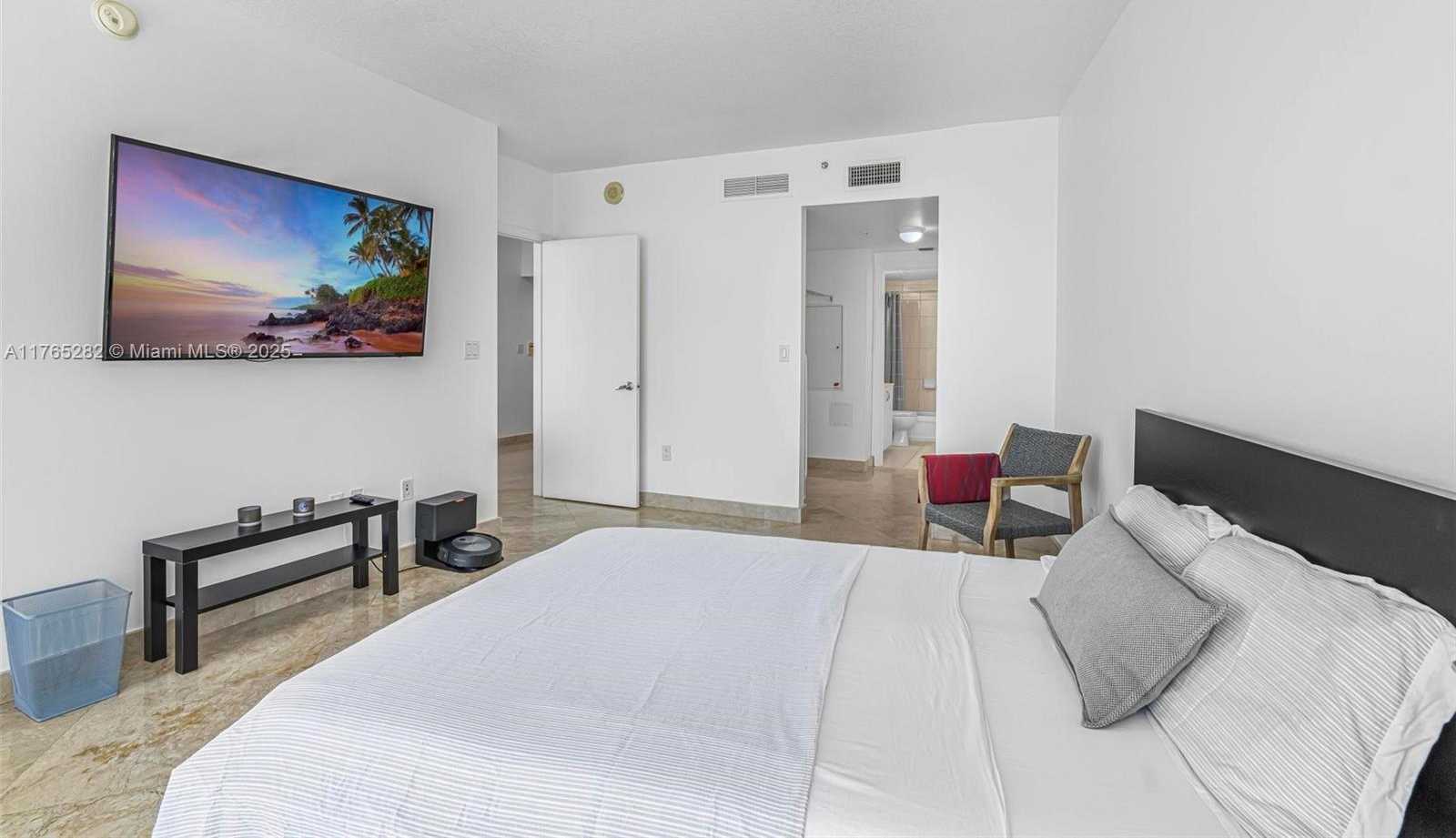 Small Image of 1750 NORTH BAYSHORE DR #5201, Miami Number 16